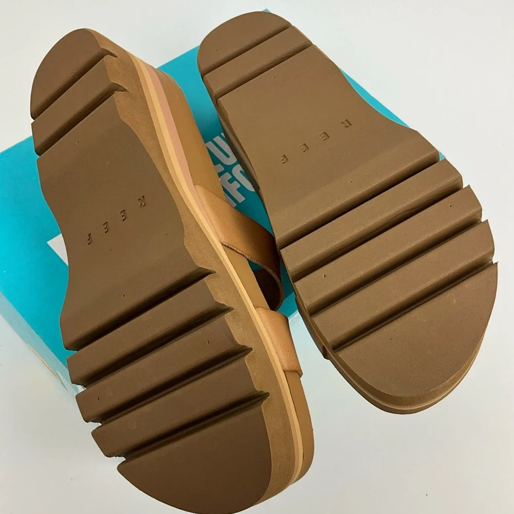 Reef Cushion Vista Hi Size 10 NIB